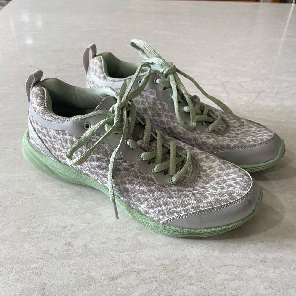 Vionic Women’s gray, white and mint green sneakers size 8